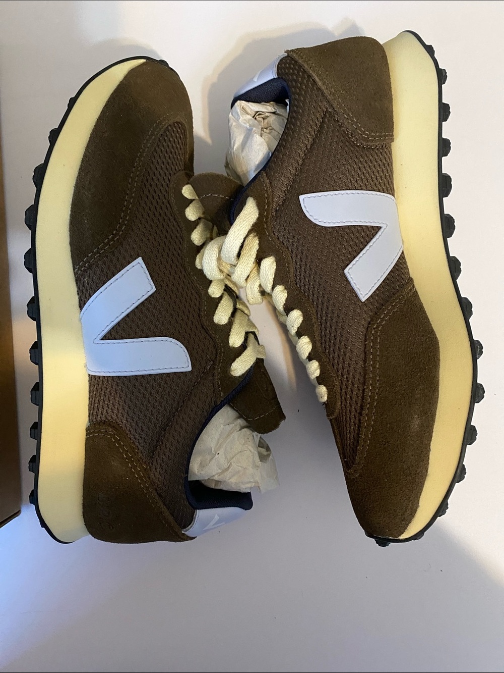 NIB VEJA RIO BRANCO ALVEOMESH EAGLE SWAN - Women’s US 7